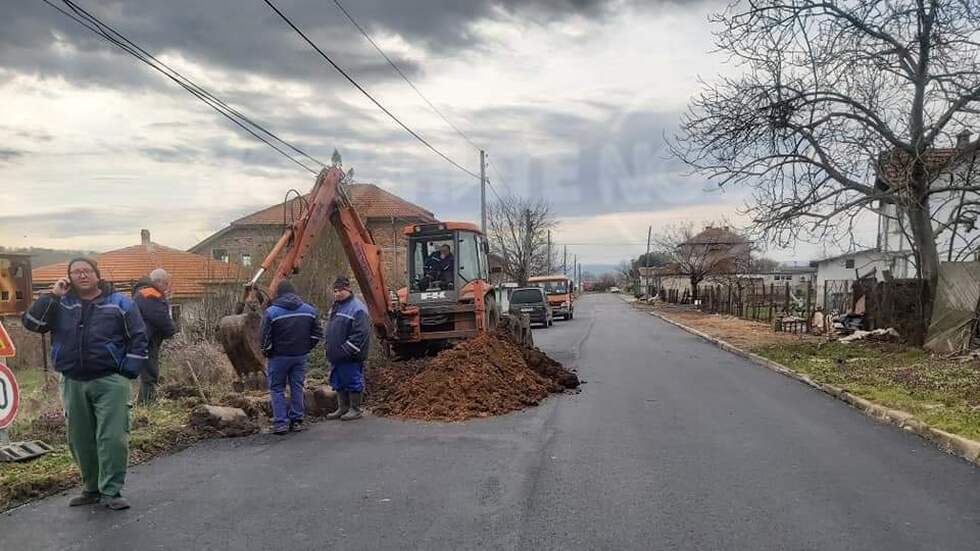 ВиК копаят на нова асфалтирана улица