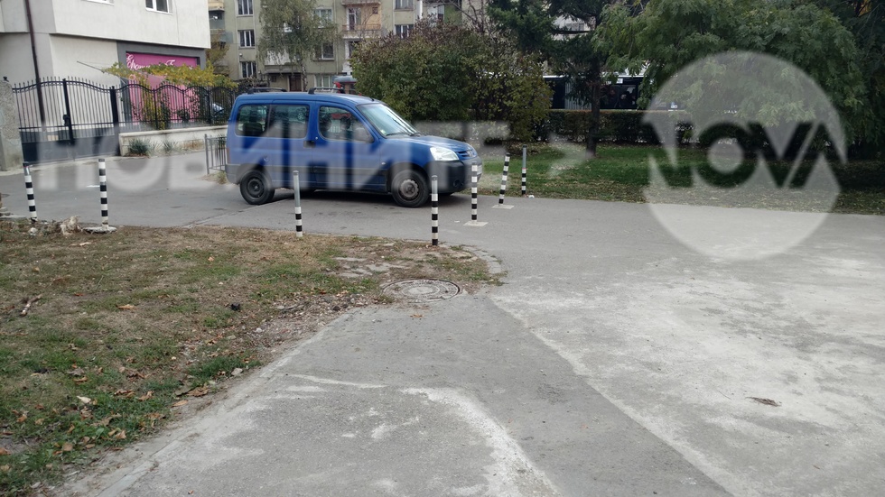 Нагло паркиране в парк Света Троица в София