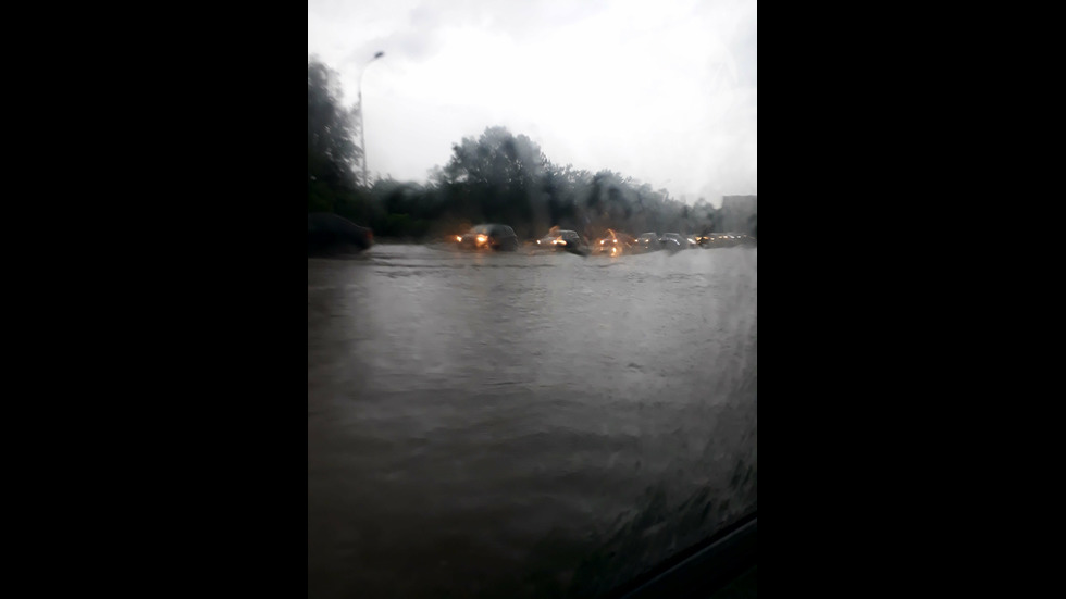 Наводнени софийски улици..
