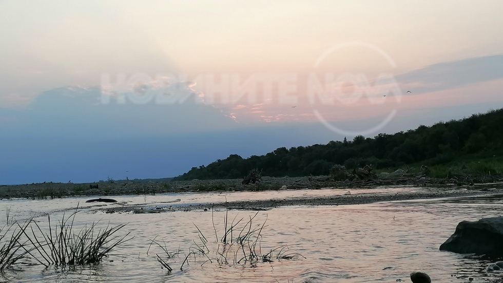 Изгрев през облаци