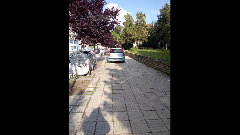 Паркомясто върху тротоар в Горна Оряховица