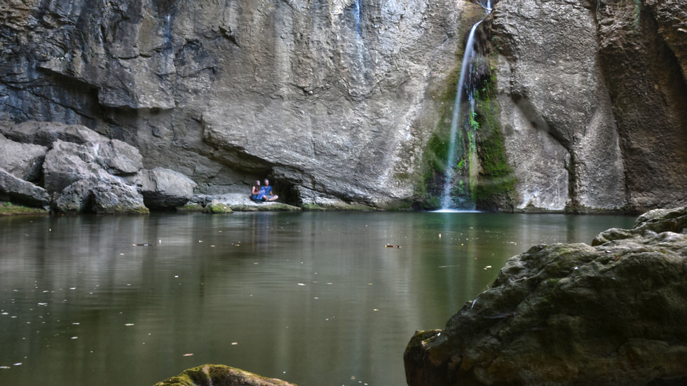 Водопад Момин скок
