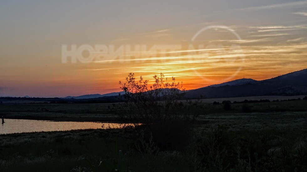 Прекрасен залез над яз. "Огоста"