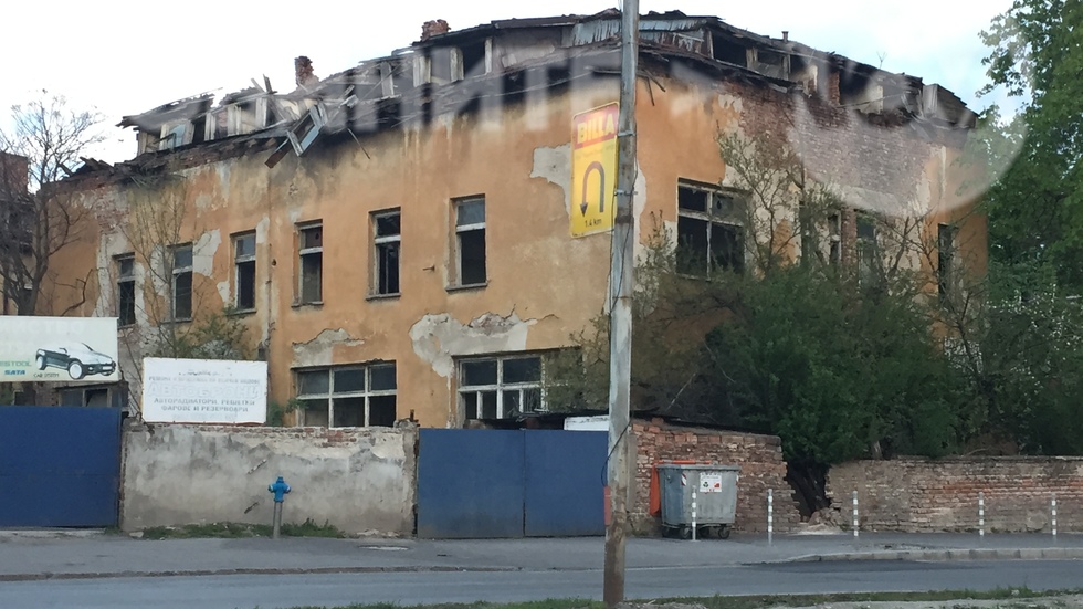 Рушаща се сграда в центъра на София