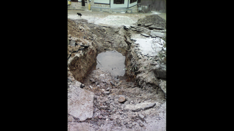 Разкопана улица от ВиК-София в село Рашково