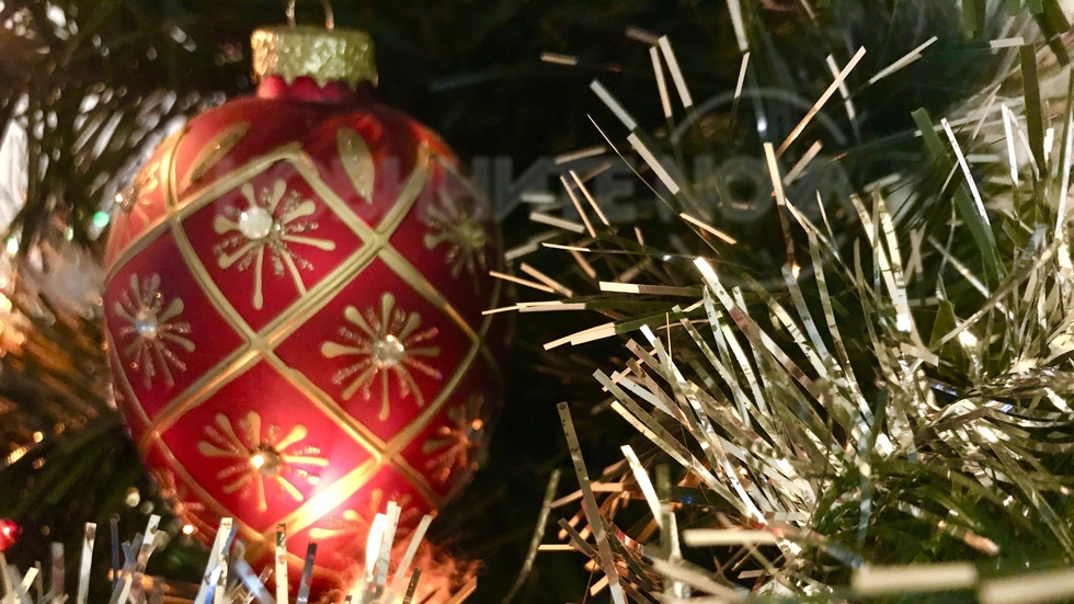 Весели празници!