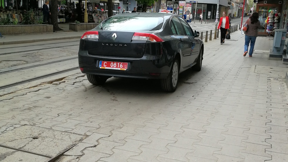 Паркиране на пл. "Славейков"