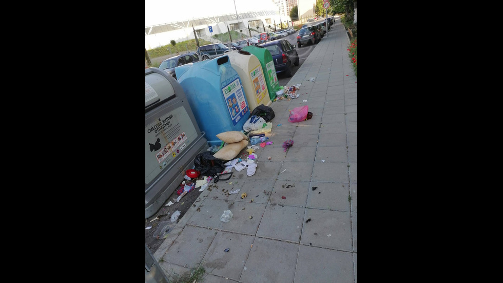 Боклукът в кв. "Изгрев" в Бургас