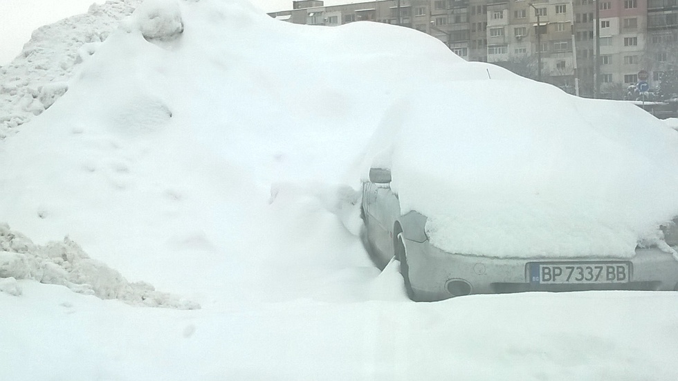 Ето така почистват снега във Враца