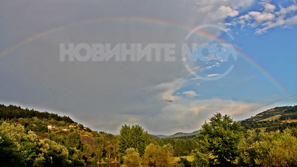 Дъга след проливния дъжд в Зверино