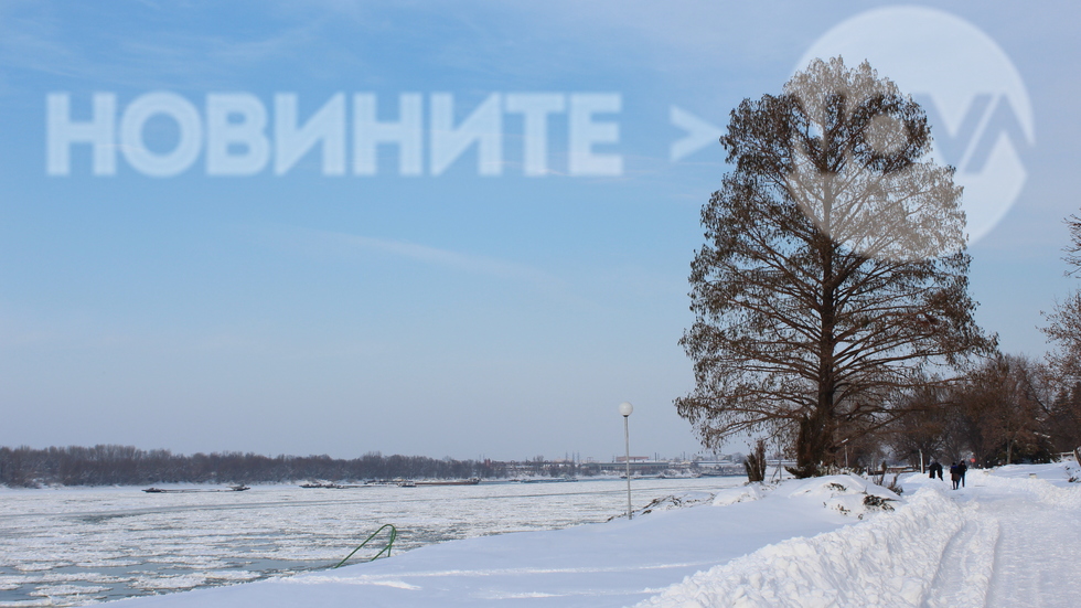 Зимна приказка-ледоход по река Дунав в град Русе