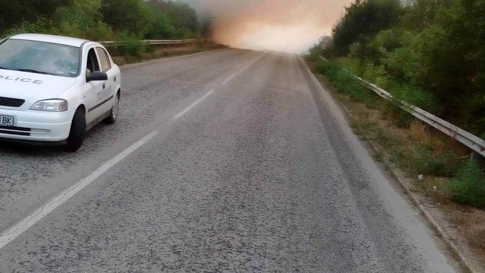 Пожар затвори пътя Плевен-София