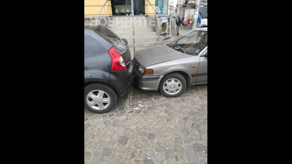 Нагло паркиране на тротоар
