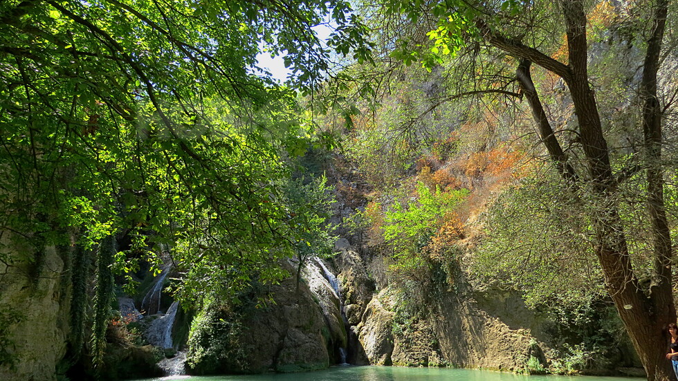 Първите есенни багри край водопадите!
