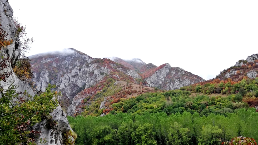 Есенно време край Черепишки манастир " Успение Богородично"