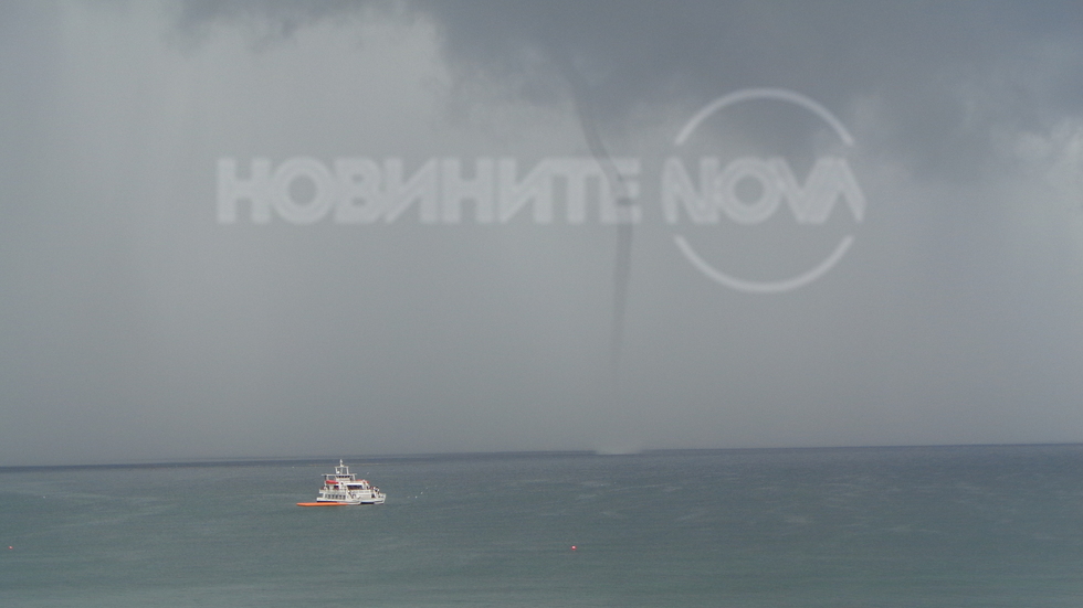 Торнадо в морето на Несебър