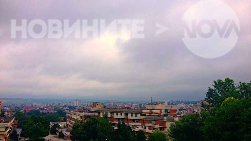 Мрачно и дъждовно утро над Плевен