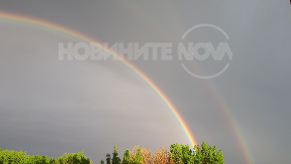Красива дъга след дъжд