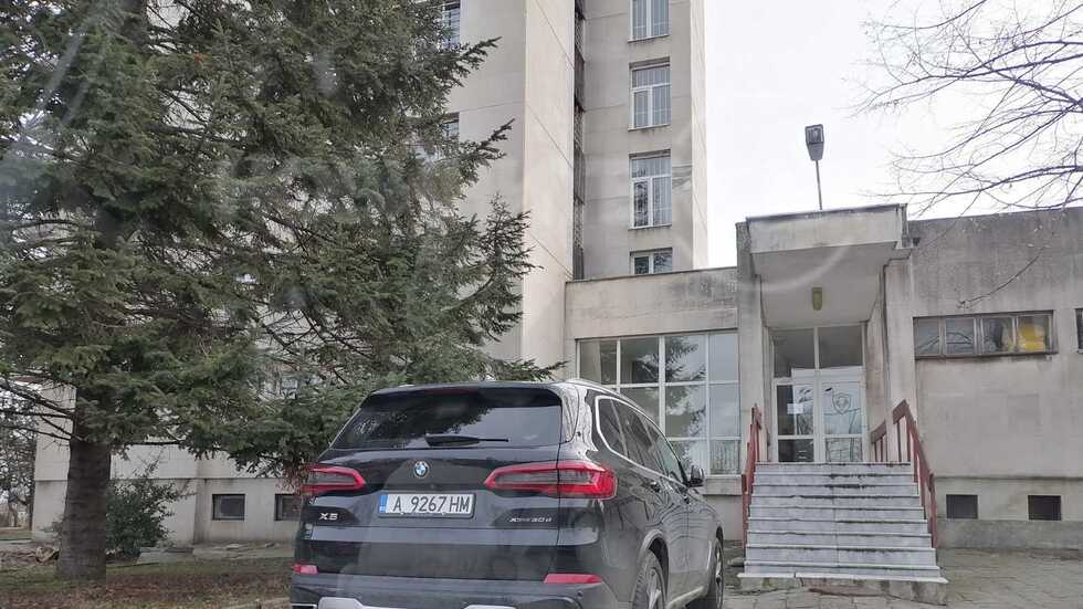 Нагло паркиране пред болница