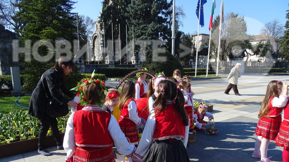 Малките лазарки от детска градина"Ралица"- Плевен!