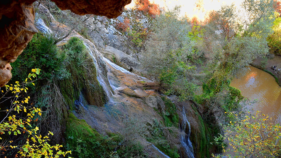 Слънчева есен на Хотнишки водопад!