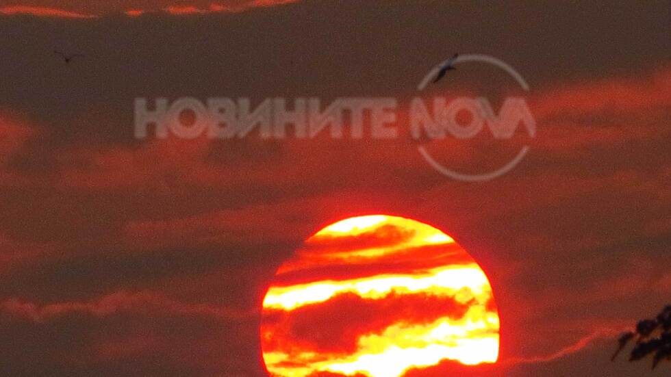 Първият залез на август