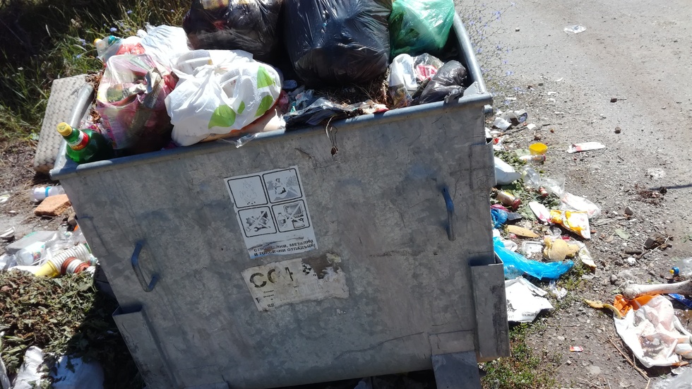 Неизчистеният боклук във Видрица