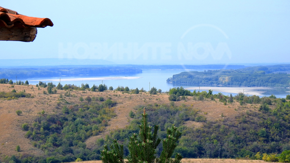 Село Мечка и поглед към река Дунав