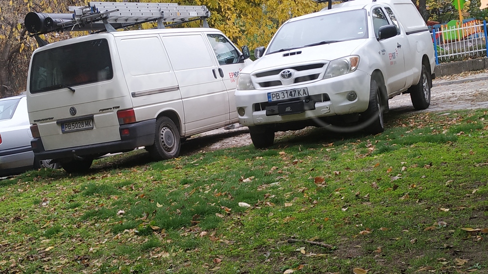Паркиране в зелените площи в Пловдив