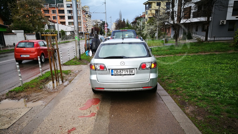 Паркиране на тротоара