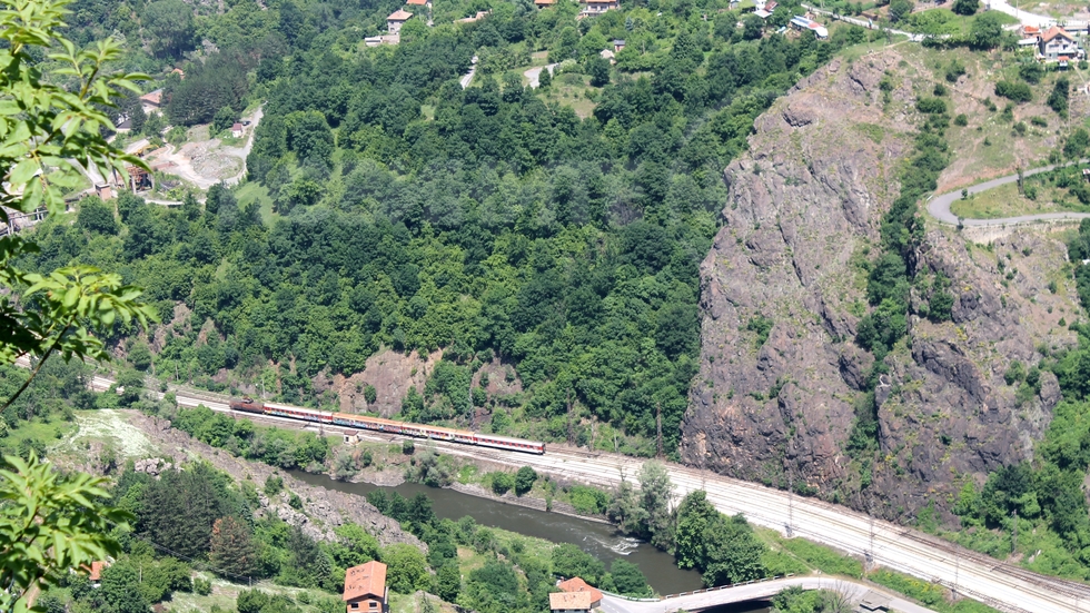 Село Гара Бов, видяно от мястото на орлите!