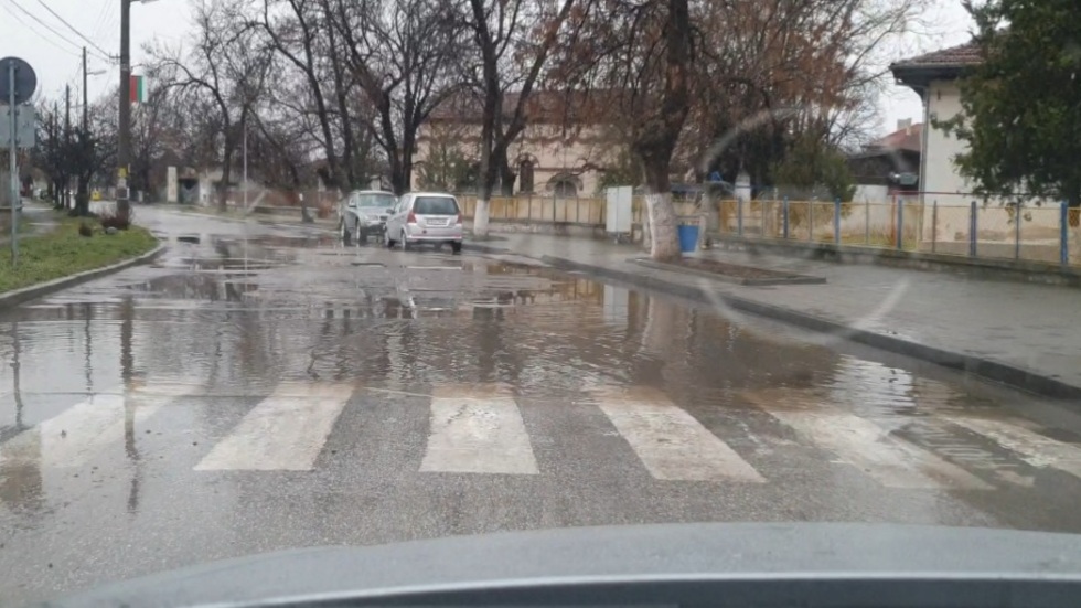 Пред детската градина в Крумово, Родопи