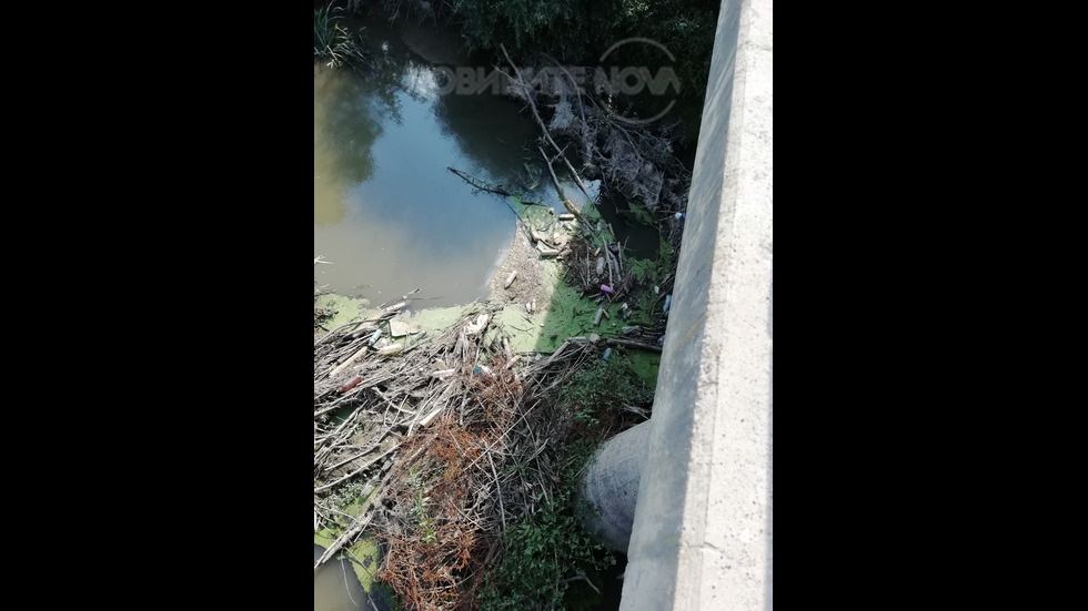 Боклукът е все още под моста на р. Лесновска