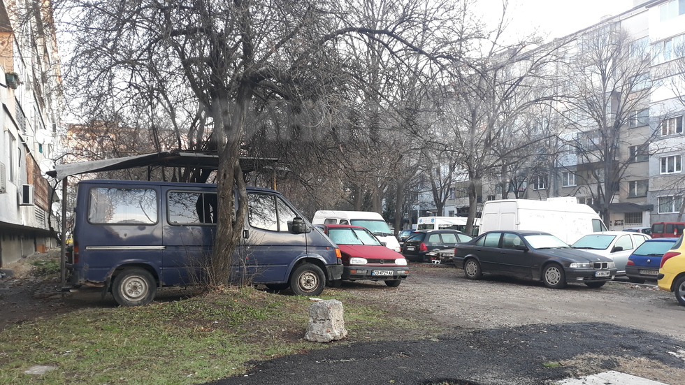 Тревни площи в София