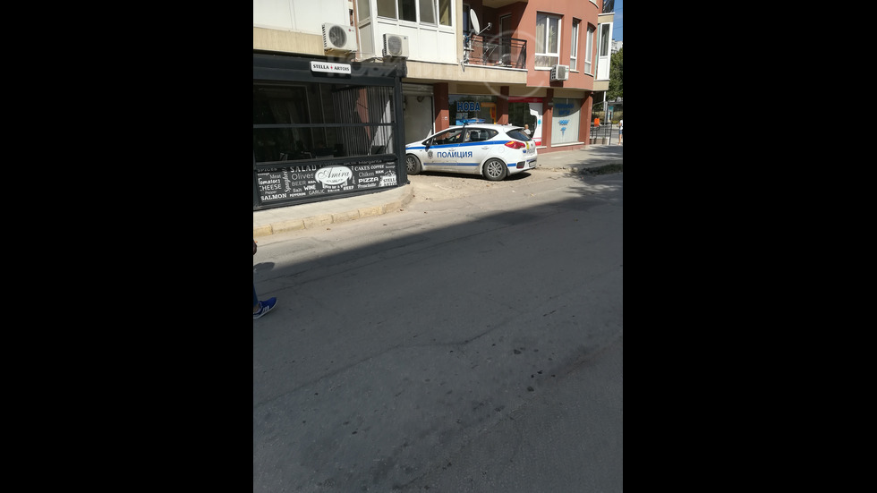 Как паркират полицаите във Варна?