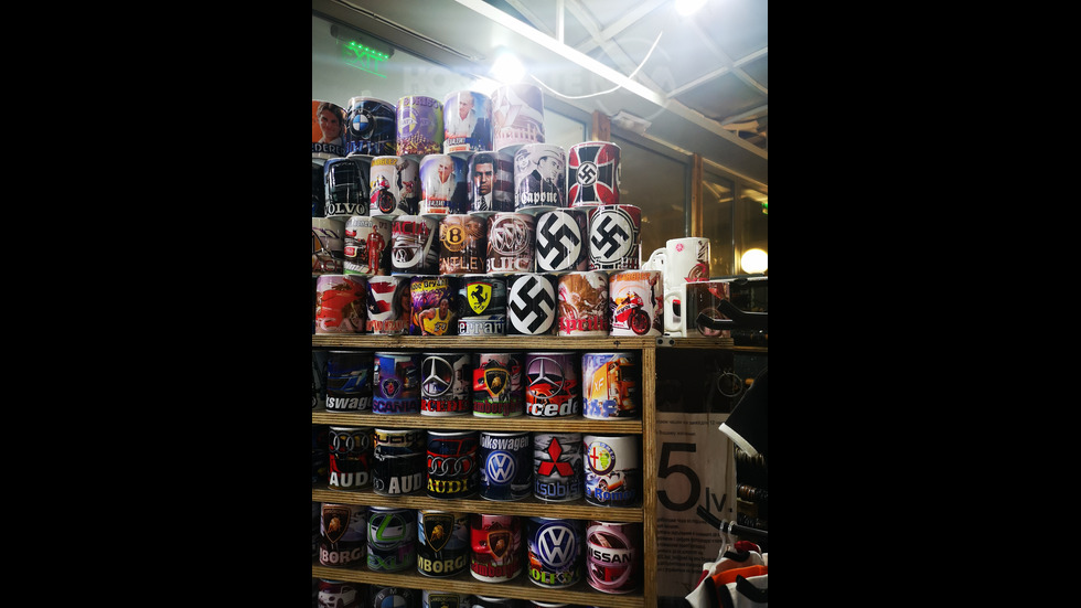 Продажба на сувенири с нацистки символи