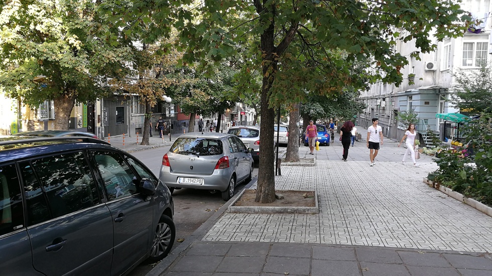 Абсурдно паркиране във Варна 23.08.2017