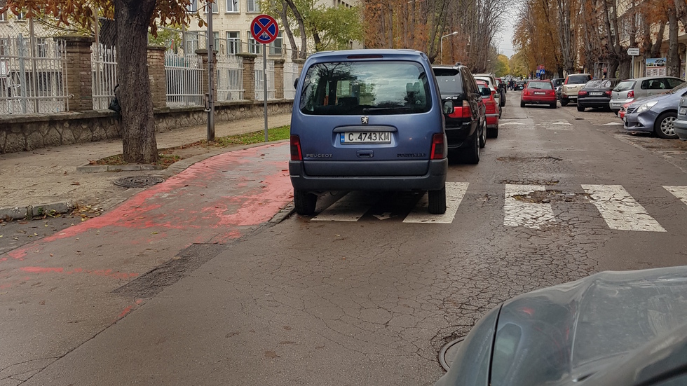 Паркиране на пешеходна пътека