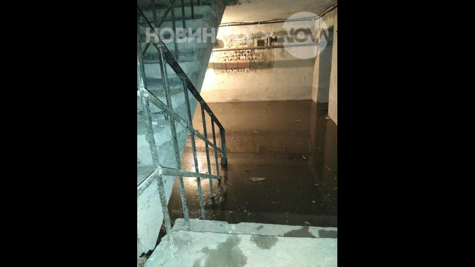 Наводнени от мръсен канал в Добрич