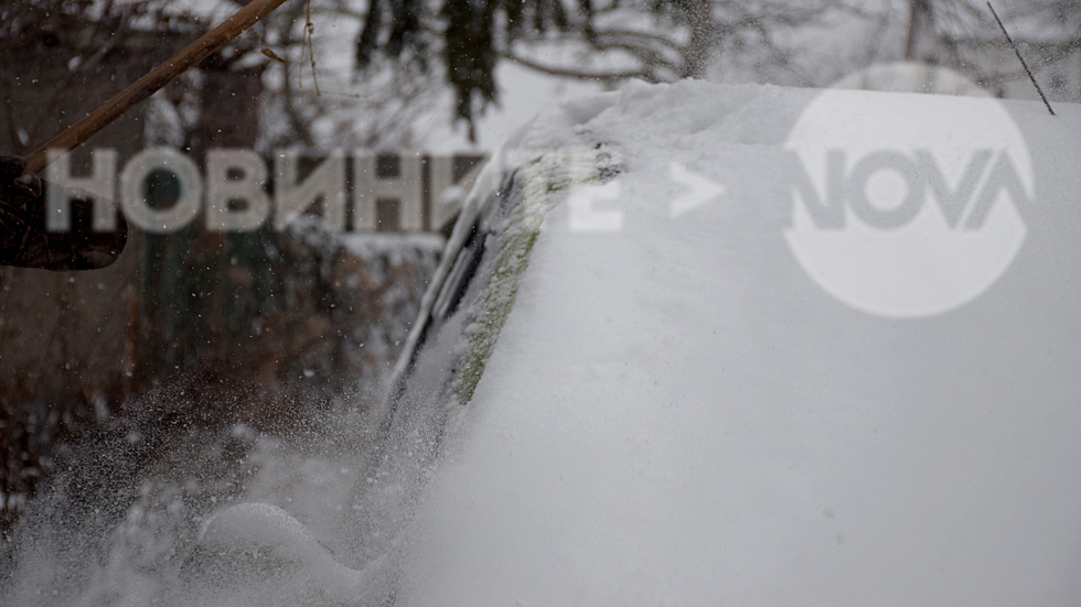 Силен вятър и снежни навявания в Разград!