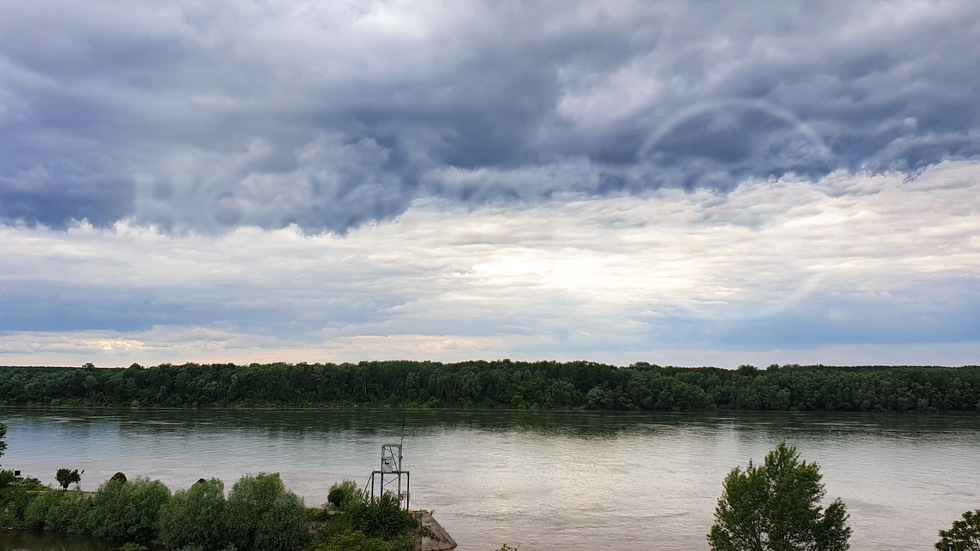 Надвечерни облаци над Дунава...