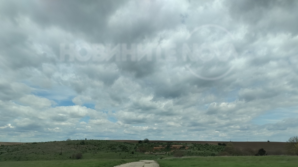 Облаците над село Върбица, област Плевен