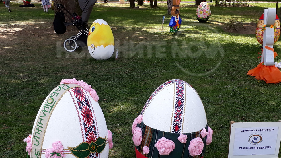 Светли вeликденски празници!