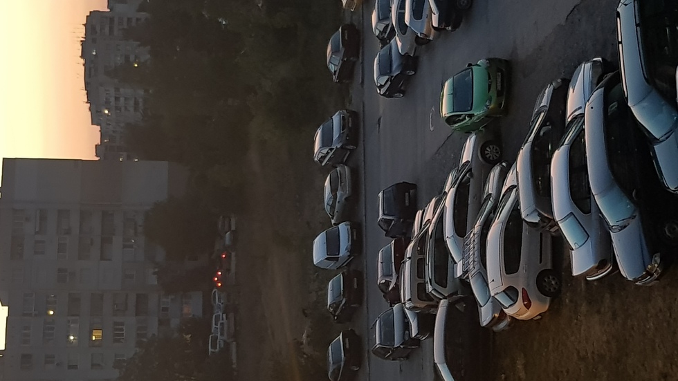 Паркиране в междублоково пространство в София