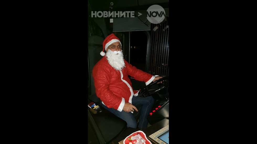 Дядо Коледа кара автобус във Варна