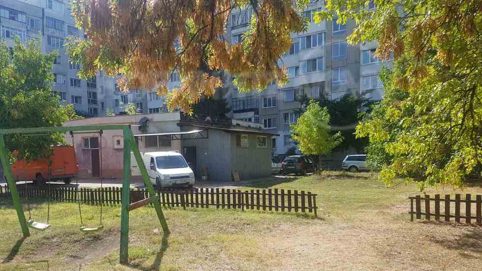 Проблемна детска площадка