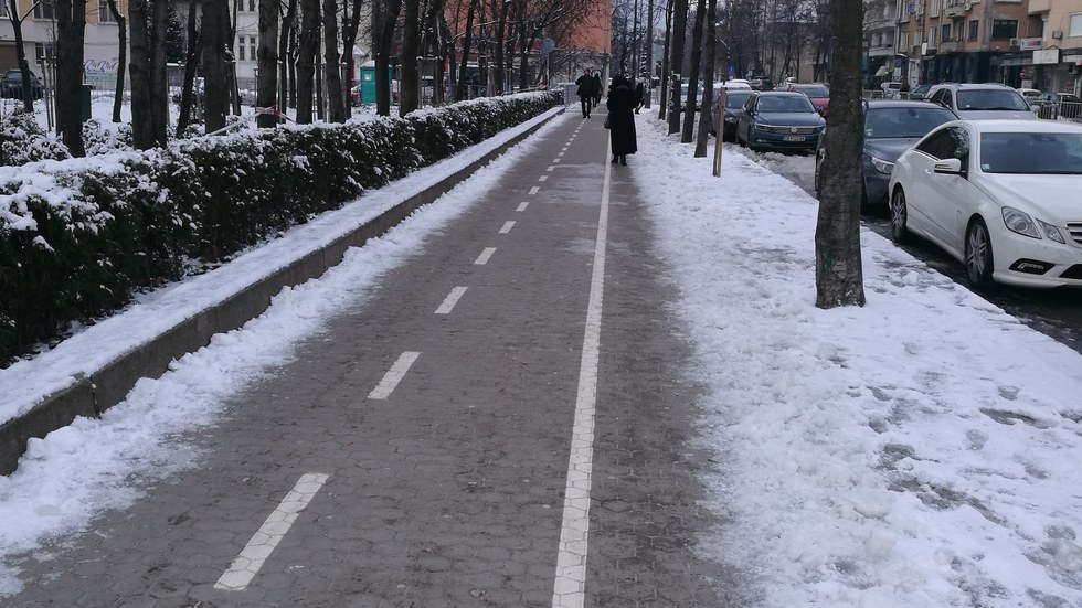 Пешеходците, велоалеите и абсурдите в София