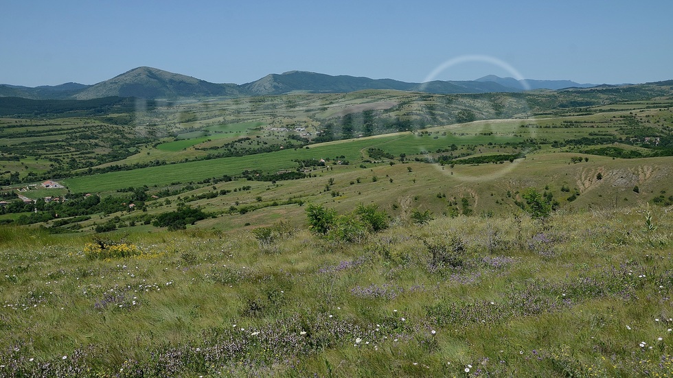 Четири планини в една снимка - Любаш, Стража, Ездимирска планина и Руй!