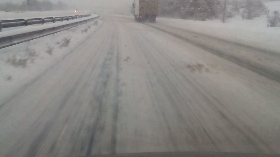 Магистрала "Тракия" - лед и сняг (СНИМКИ)