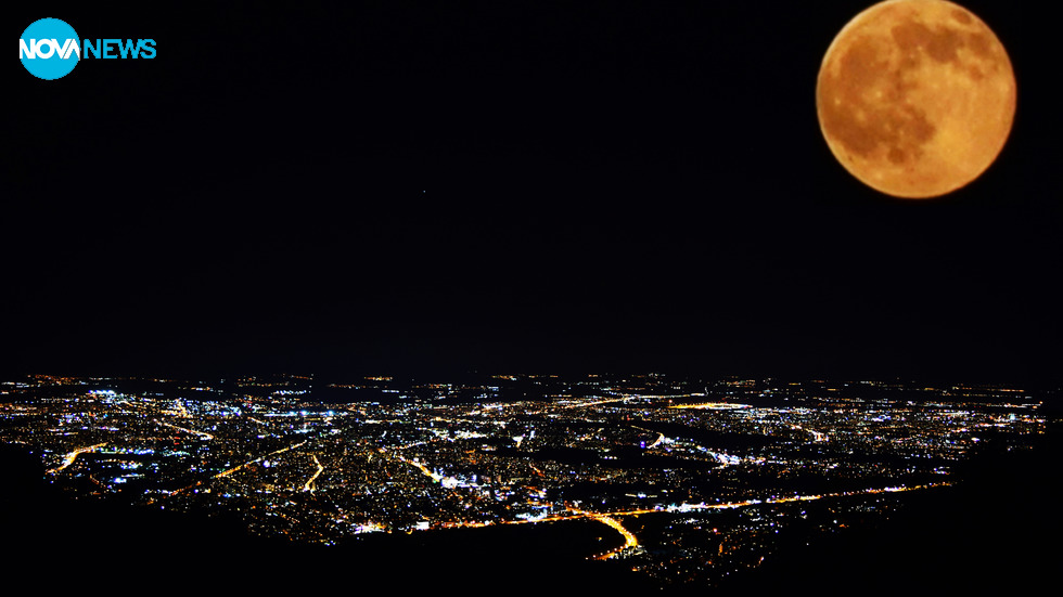 Ягодова луна над град София